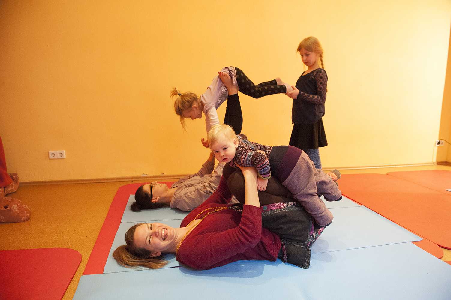 Kinderyogalehrer gesucht! English-speaking kids yoga teachers too!